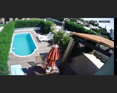 Casa com Piscina em Condominio Fechado