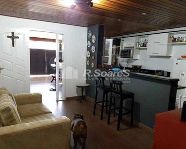 CASA COM TRÊS QUARTOS SENDO UM SUÍTE, EM CAMPO GRANDE, RUA BENIAMINO GIGLI