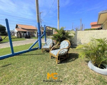 Casa diferenciada com 03 dormitórios e piscina