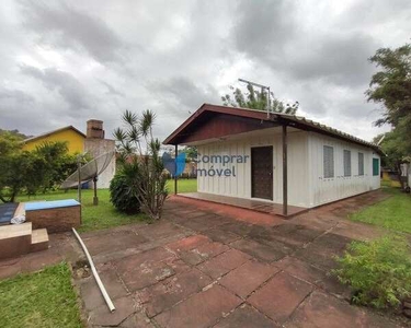 Casa em terreno 20x90, com piscina e campo em Lami - Porto Alegre/RS