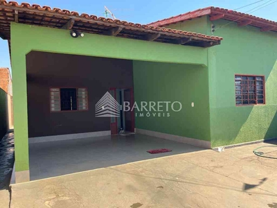 Casa com 3 quartos à venda no bairro Carolina Parque, 200m²