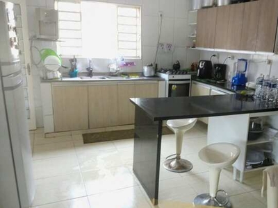 Casa residencial para Locação Parque São Benedito, Pindamonhangaba. 4 dormitórios sendo u