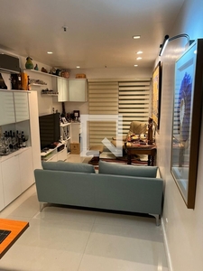 APARTAMENTO no 1º andar com 2 dormitórios e 1 garagem