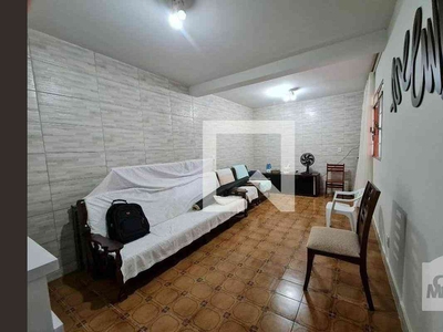 Casa com 3 quartos à venda no bairro Palmeiras, 360m²