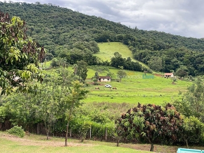 Linda chácara em Socorro SP, com vista das montanhas.