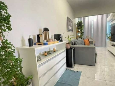 Apartamento pronto, reformado, 2 dormitórios, garagem privativa em Balneário Camboriú, pra