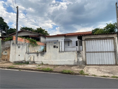 Casa em Centro, Botucatu/SP de 68m² 2 quartos à venda por R$ 241.000,00