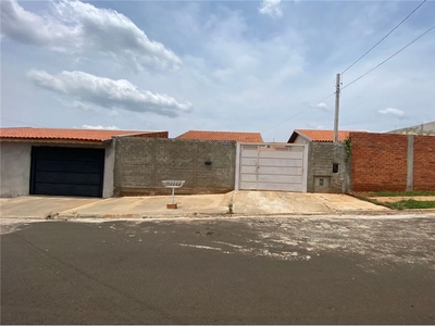 Casa em Centro, Botucatu/SP de 80m² 2 quartos à venda por R$ 214.000,00