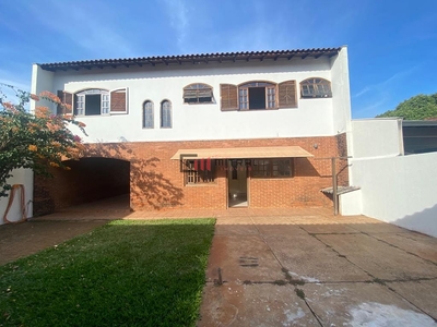 Casa em Pinheiros, Londrina/PR de 192m² 5 quartos à venda por R$ 669.000,00