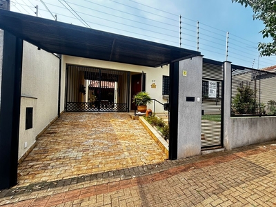Casa em Santa Mônica, Londrina/PR de 190m² 3 quartos à venda por R$ 599.000,00