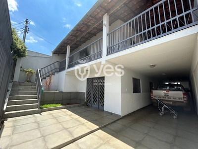 Casa em Santo Antônio, Araxá/MG de 307m² 4 quartos à venda por R$ 699.000,00