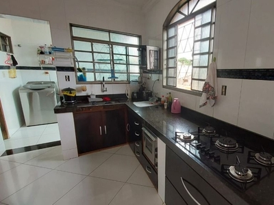 Sobrado em Vila Rezende, Goiânia/GO de 300m² 3 quartos à venda por R$ 999.000,00