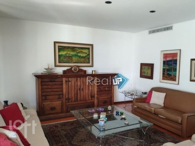 Apartamento à venda em Lagoa com 227 m², 4 quartos, 2 suítes, 3 vagas