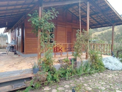 Casa à venda no bairro Paiol Grande em São Bento do Sapucaí