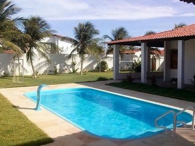 Casa com Piscina e Campo de Futebol na Av C!