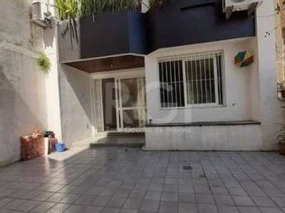 Apartamento 1 dormitório no coração do bairro bom fim!! com amplo pátio, de fundos, com 1 dormitório, 1 banheiro, 1 cozinha e área de serviço! bem próximo ao parque da redenção, do centro, do zaffari