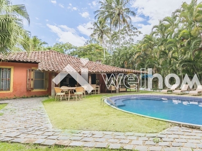 Casa a 5 minutos da praia e cachoeiras em Ilhabela