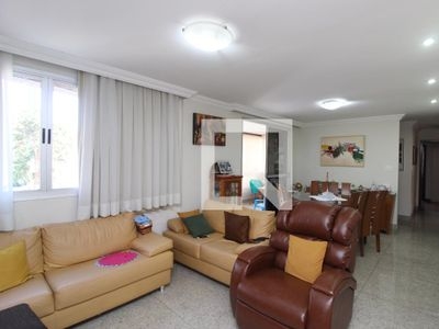 APARTAMENTO no 1º andar com 4 dormitórios e 2 garagens