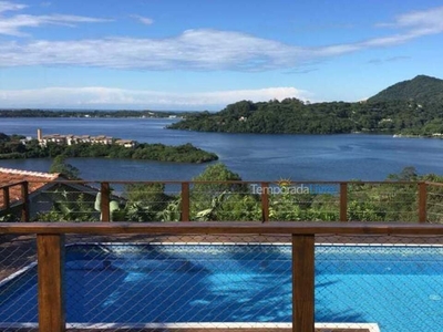 Linda casa com piscina e vista privilegiada no Canto da Lagoa
