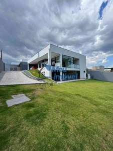 Casa com 3 quartos à venda no bairro Brasília/Plano Piloto, 450m²