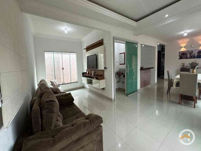 Casa com 4 quartos à venda no bairro Feliz, 230m²