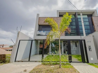 Sobrado para venda possui 184 metros quadrados com 3 quartos em Água Verde - Curitiba - PR