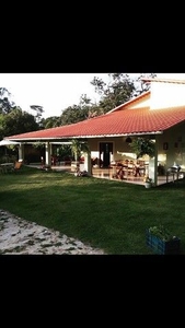 Alugo casa na serra de Guaramiranga á 900 m da praça. Somente final de semana e feriado.