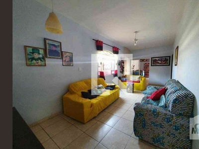 Casa com 3 quartos à venda no bairro Letícia, 300m²