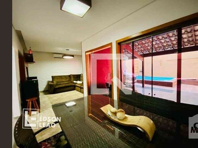 Casa com 4 quartos à venda no bairro Copacabana, 200m²