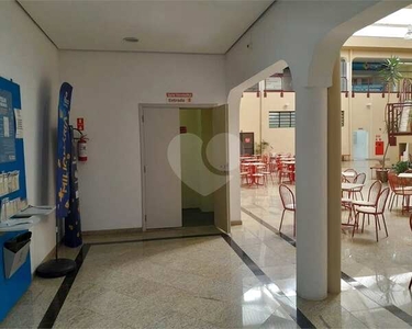 Amplo salão localizado no Centro Comercial Caribe Center em Valinhos