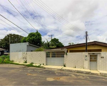 Charmosa casa de 3 quartos com grande terreno disponível para locação no Conjunto Belveder