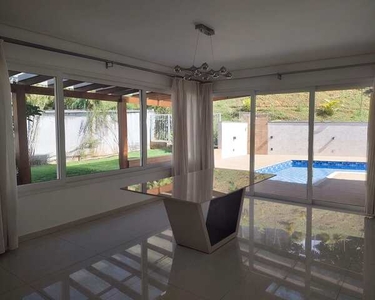 Excelente Casa Recém REFORMADA SEMI-MOBILIA 3 suites, piscina, varanda gourmet e quintal p