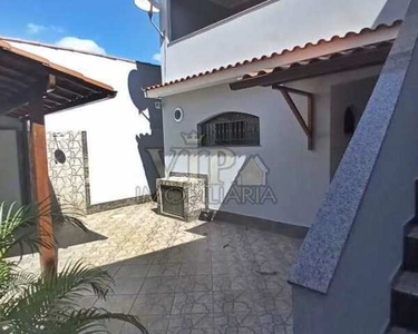 Ótima residência duplex, localizada próximo a todo comércio de Vila Nova