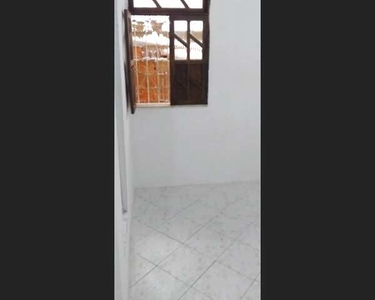 Quarto e sala 270,00