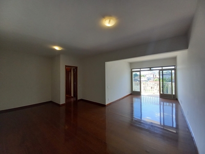 Apartamento em Bom Retiro, Uberaba/MG de 184m² 3 quartos à venda por R$ 389.000,00