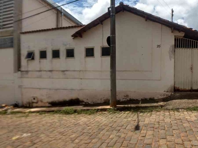 Casa com 3 quartos à venda no bairro Centro, 162m²