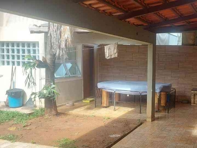 Casa com 3 quartos à venda no bairro Guarujá, 650m²