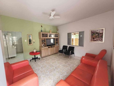 Casa com 3 quartos à venda no bairro Novo Glória, 360m²