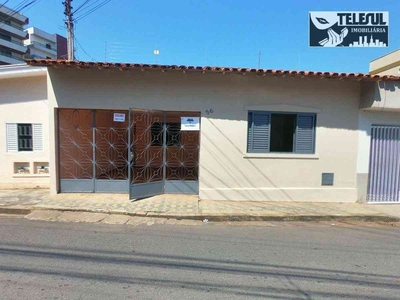 Casa com 3 quartos à venda no bairro Vila Santa Cruz, 171m²