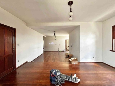 Casa com 4 quartos à venda no bairro São João Batista (venda Nova), 360m²