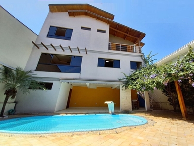 Casa em Campos Elíseos, Taubaté/SP de 380m² 3 quartos à venda por R$ 949.000,00