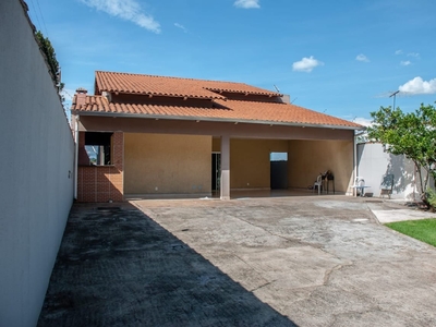 Casa em Jardim Novo Mundo, Goiânia/GO de 253m² 3 quartos à venda por R$ 649.000,00