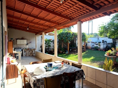 Casa em Vila Jardim Vitória, Goiânia/GO de 236m² 4 quartos à venda por R$ 709.000,00
