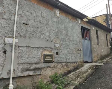 Alugo casa no bairro de São Cristóvão, próxima a Mussurunga