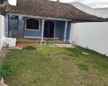 CASA Á VENDA, 2 QUARTOS, COM QUINTAL AMPLO, E GARAGEM, COQUEIRAL, ARARUAMA - RJ