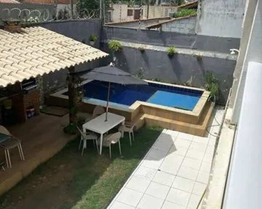 Casa com piscina e 4 quartos em praia grande