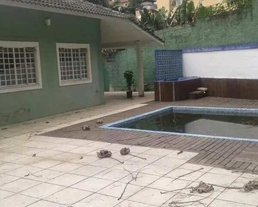 Casa duplex 4 quartos sendo 1 suíte,terreno com piscina e hidro,3vagas no Cosme Velho. Doc