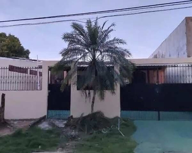 CASA pra alugar recém reformada e em área fechada