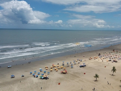 Pé na areia apto frente para o mar