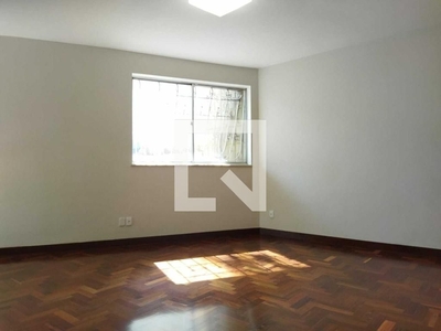 APARTAMENTO no 1º andar com 4 dormitórios e 2 garagens